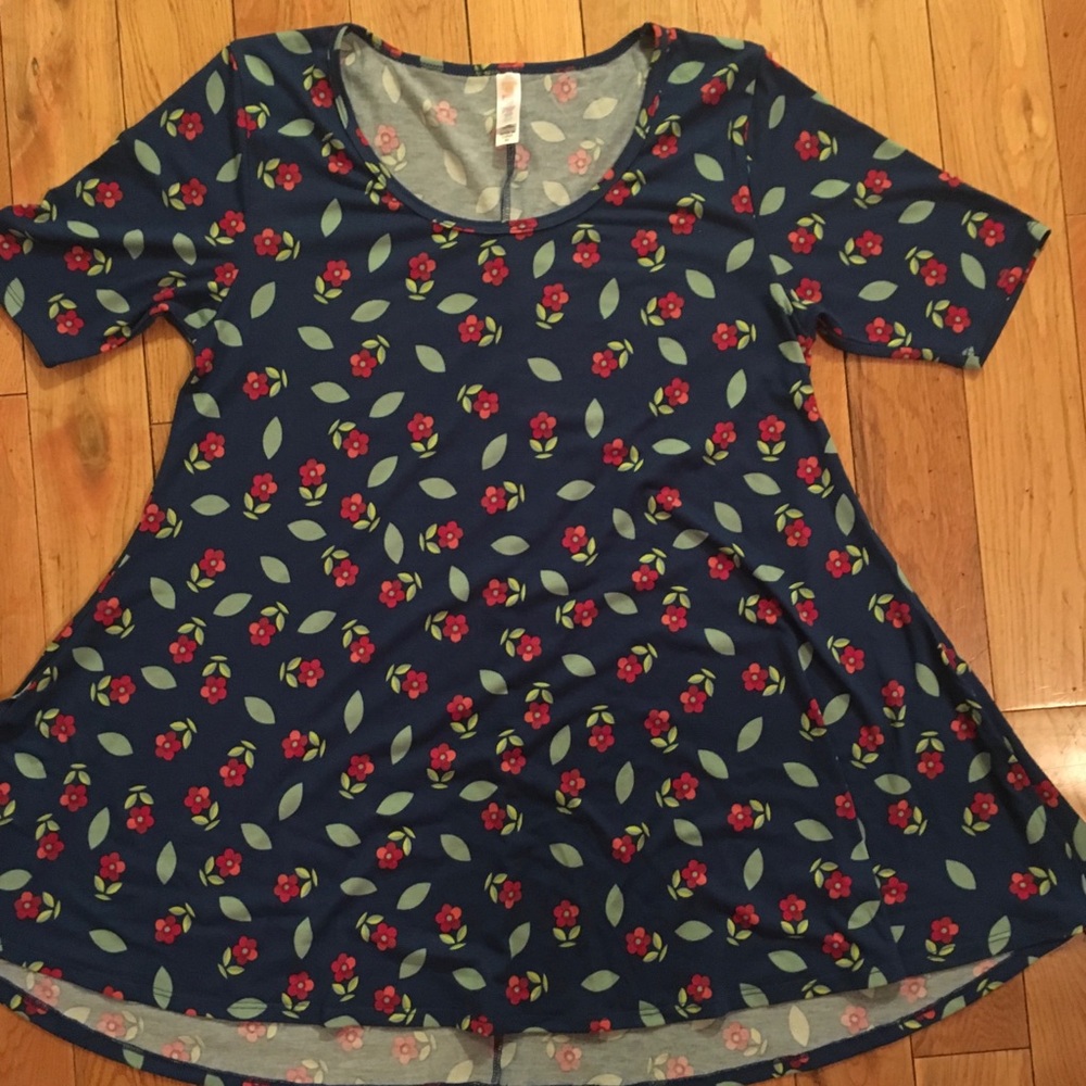 XS Lularoe Perfect Tee